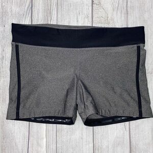Xersion women L fitted athletic shorts w/no slip hem grey & black